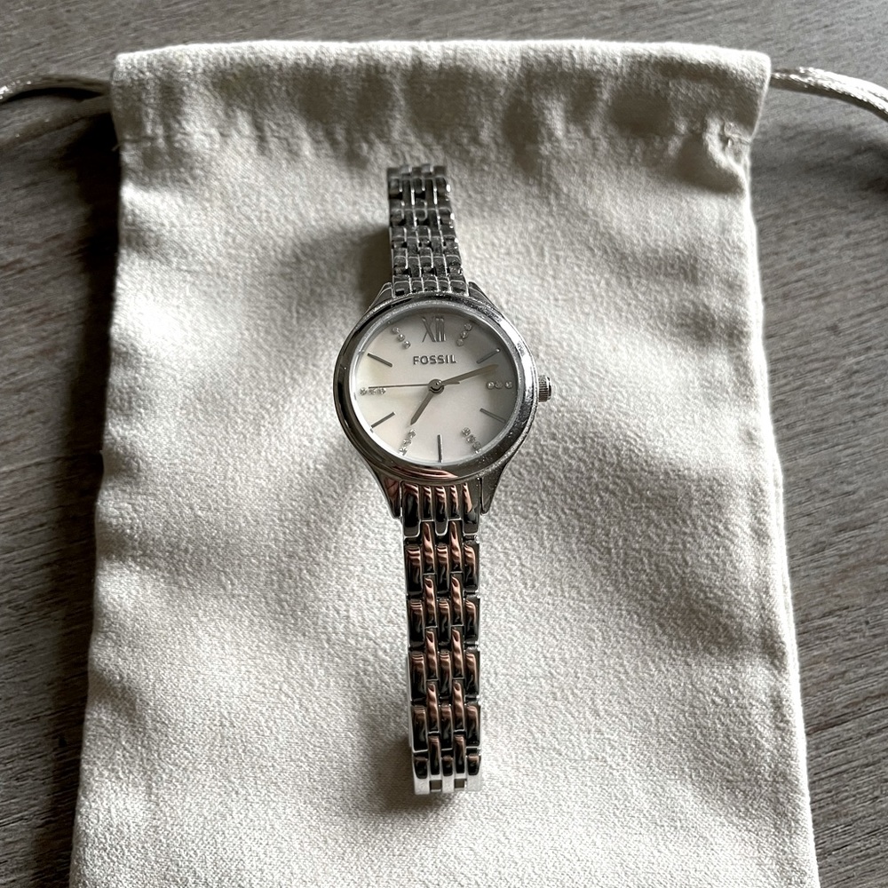 Women’s Fossil Watch in Silver